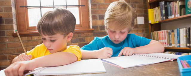 湛江边检站保障40万吨级转子帆加装船安全靠泊